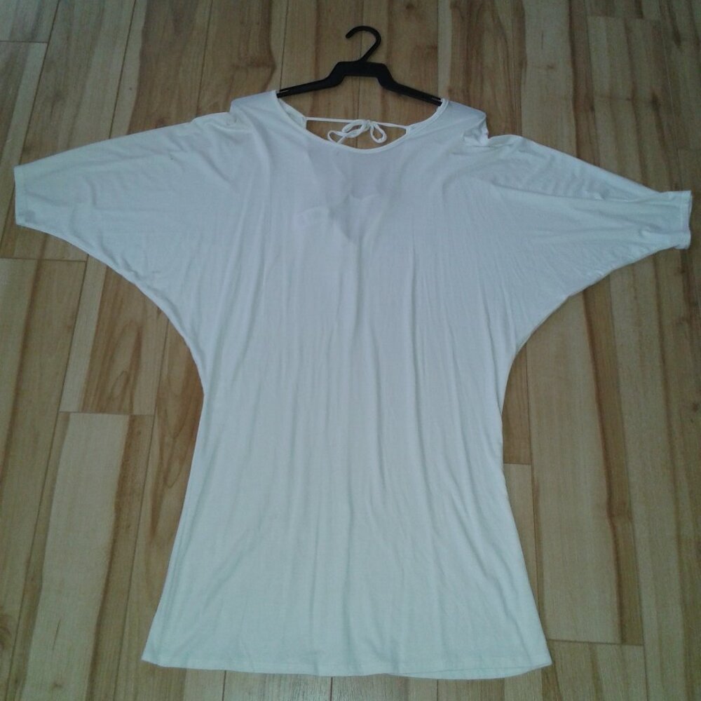 Short white dress
